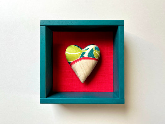 TETRAGONON - cuore imbottito in cornice di legno ottanio