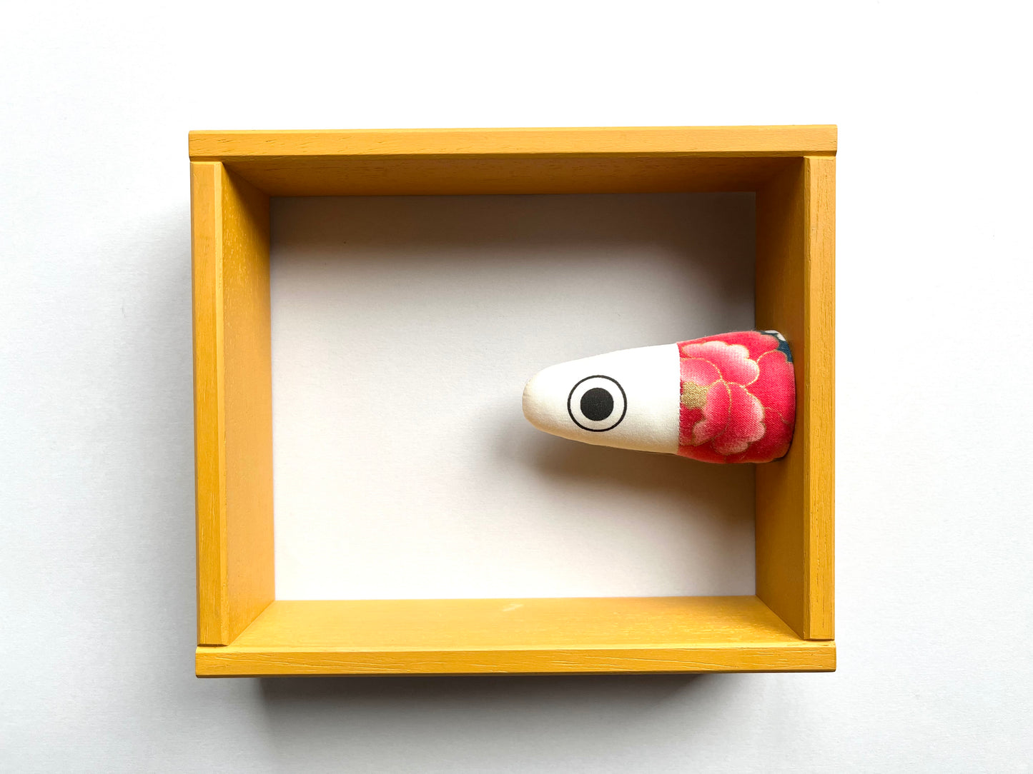 FLOW BOX - coppia di cornici di legno giallo senape con pesce spezzato