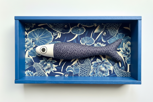 FISHBOX large - pesce imbottito in cornice di legno blu