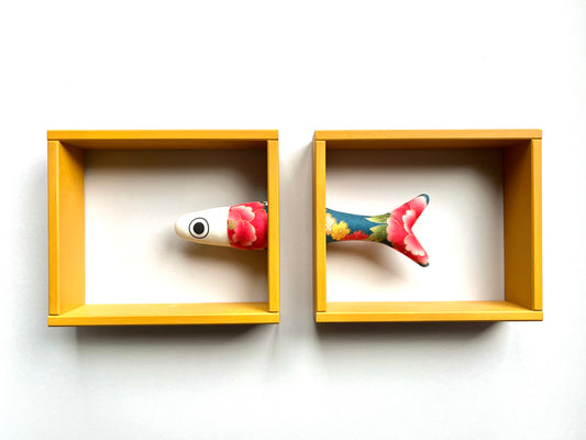 FLOW BOX - coppia di cornici di legno giallo senape con pesce spezzato