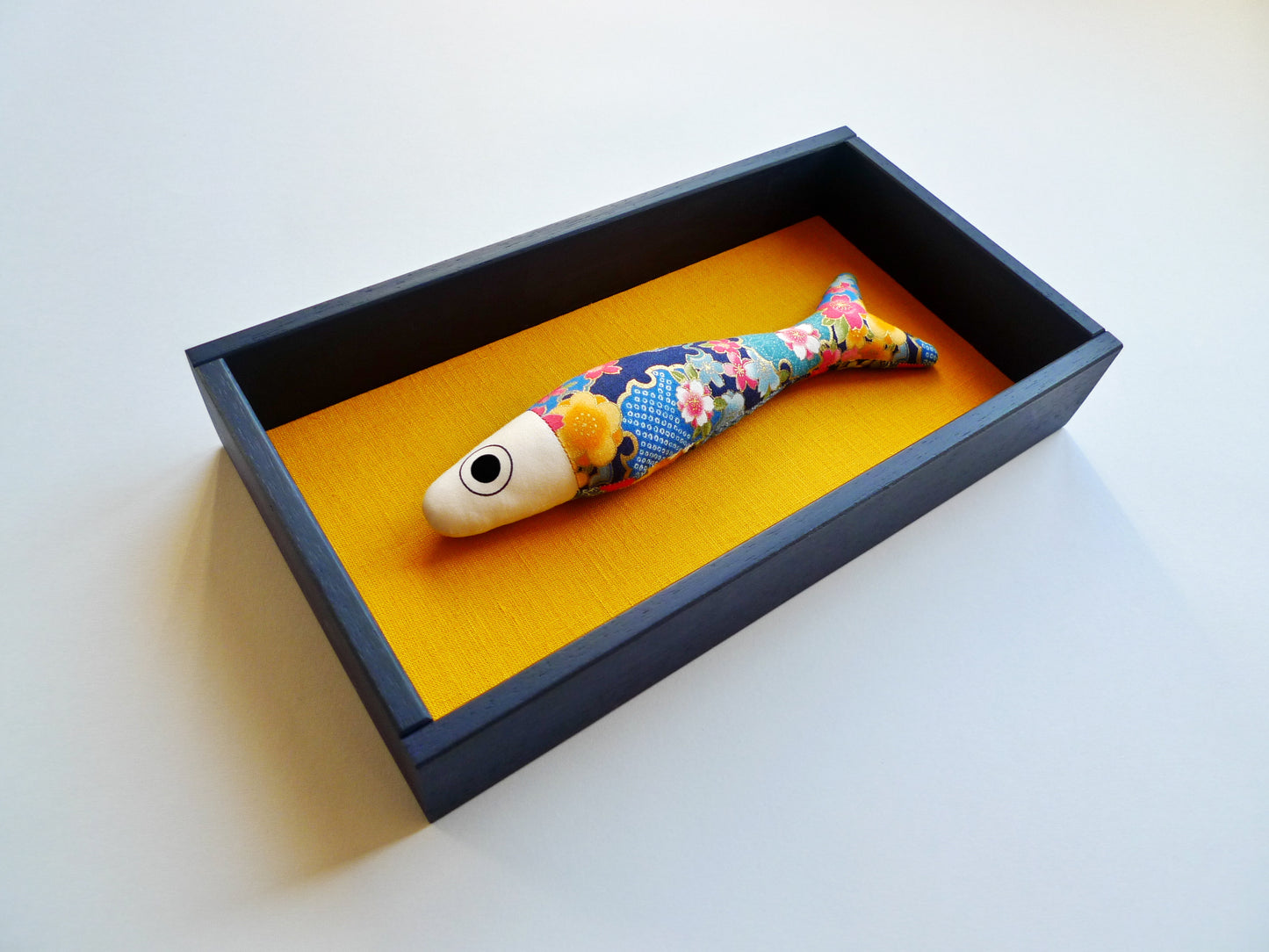 FISHBOX large - pesce imbottito in cornice di legno blu