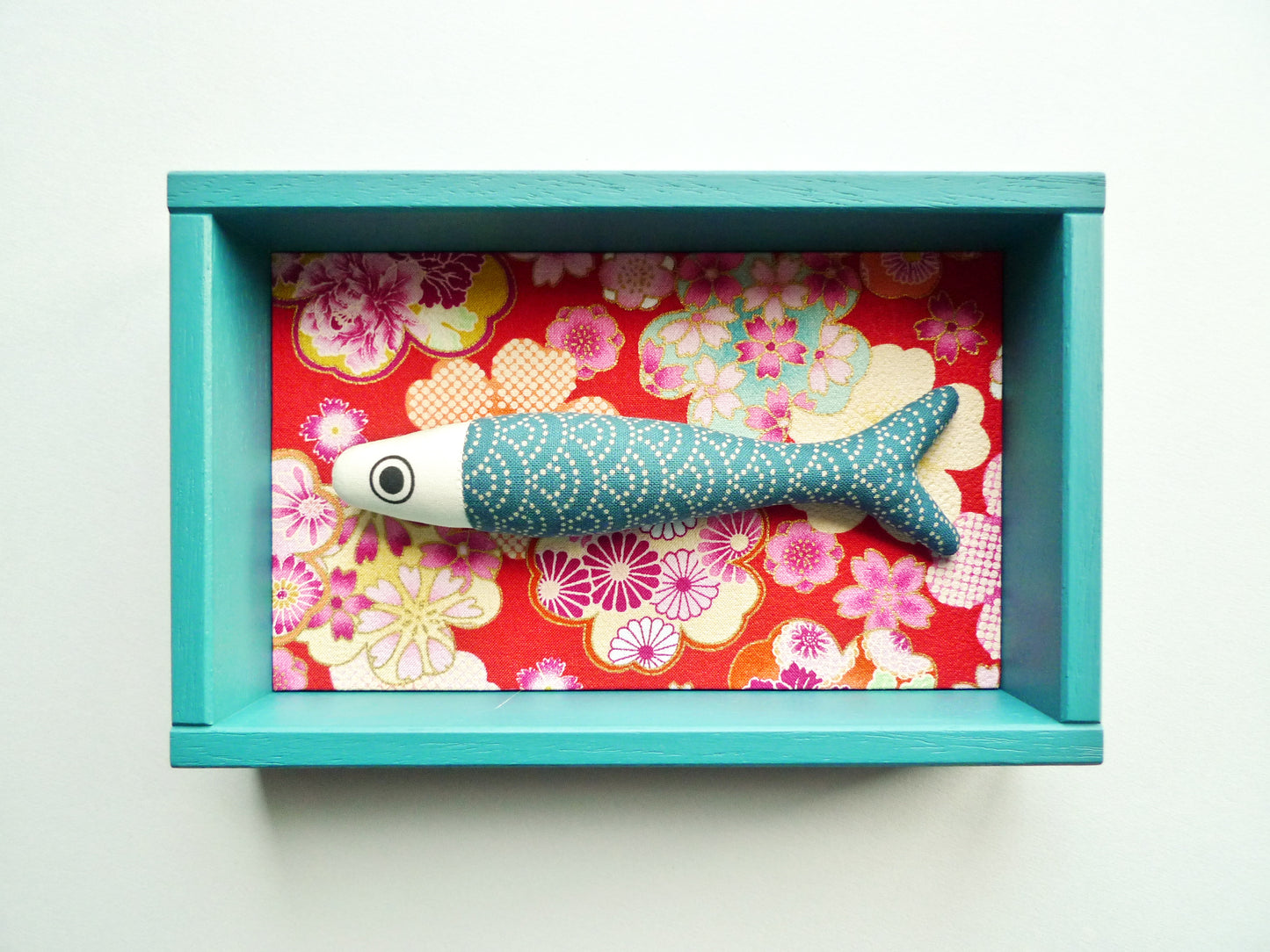 FISHBOX - pesce imbottito in cornice di legno blu verditer