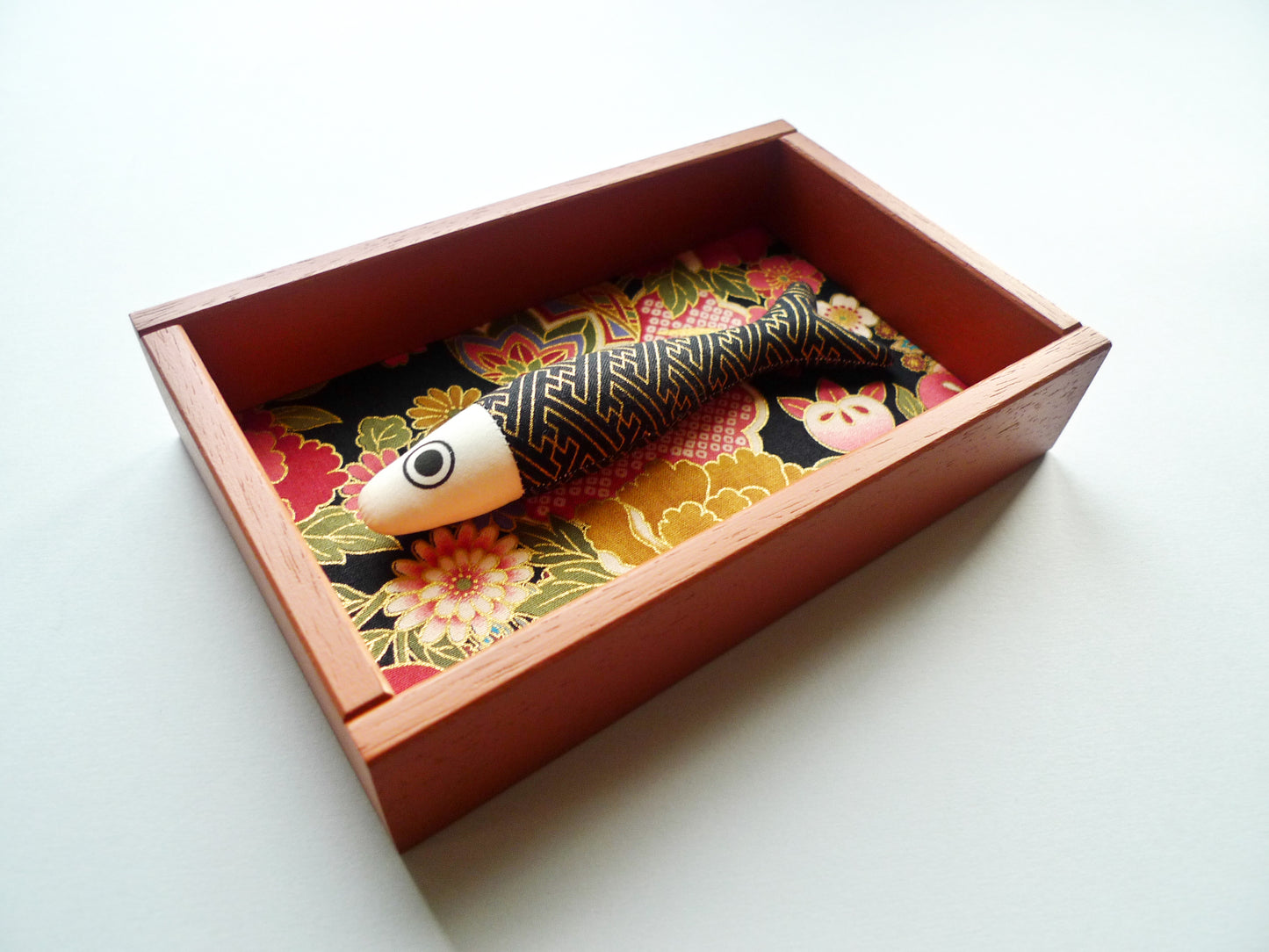 FISHBOX - pesce imbottito in cornice di legno terracotta