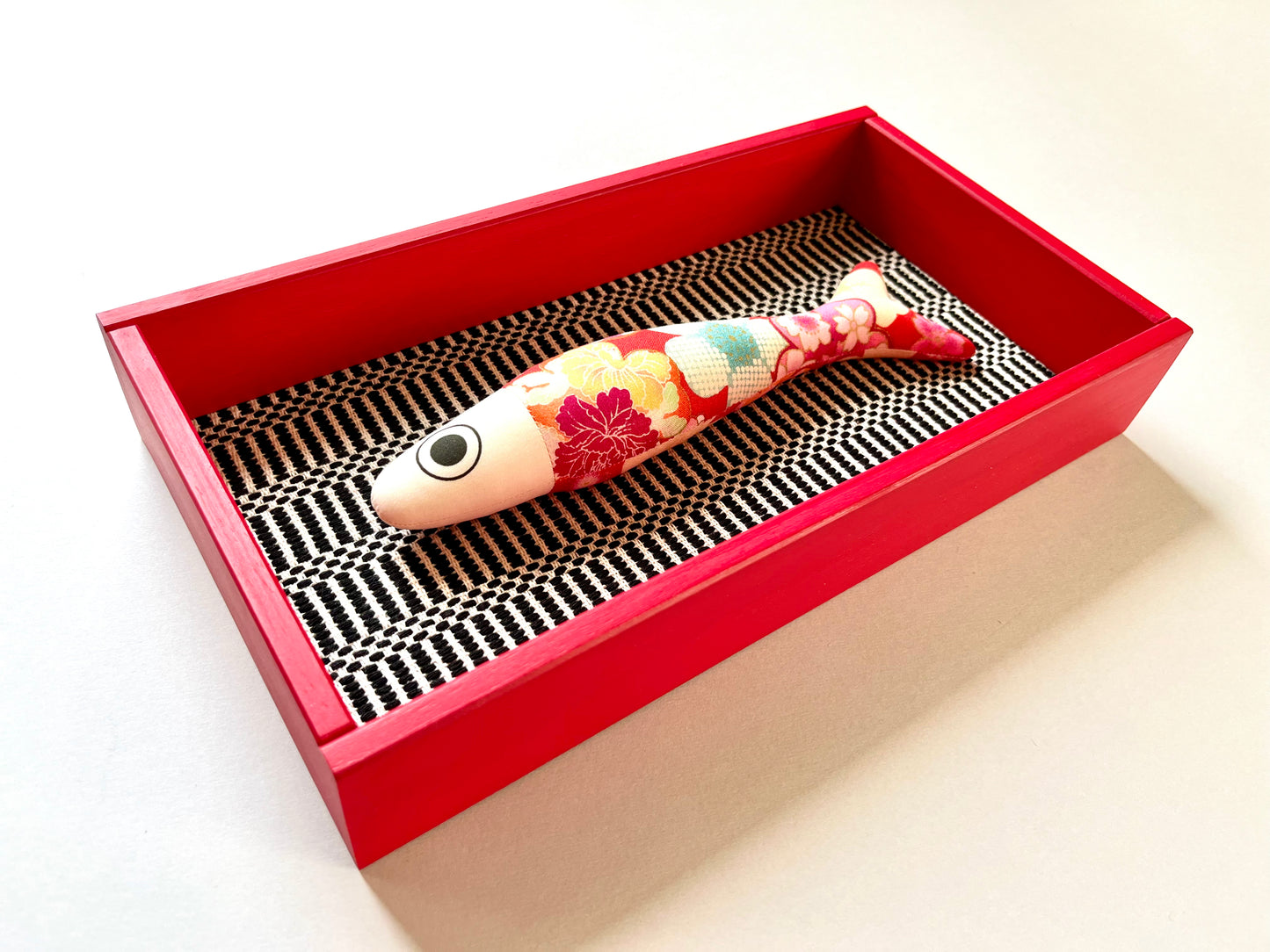 FISHBOX large - pesce imbottito in cornice di legno rosso carminio