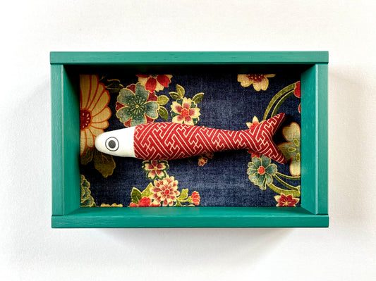 FISHBOX - pesce imbottito in cornice di legno verde mandorla