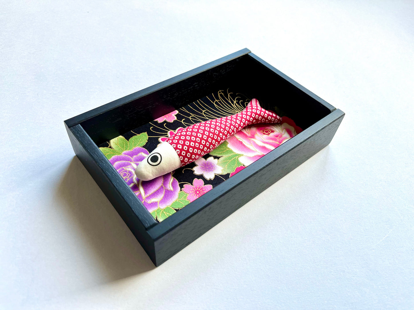 FISHBOX - pesce imbottito in cornice di legno nera