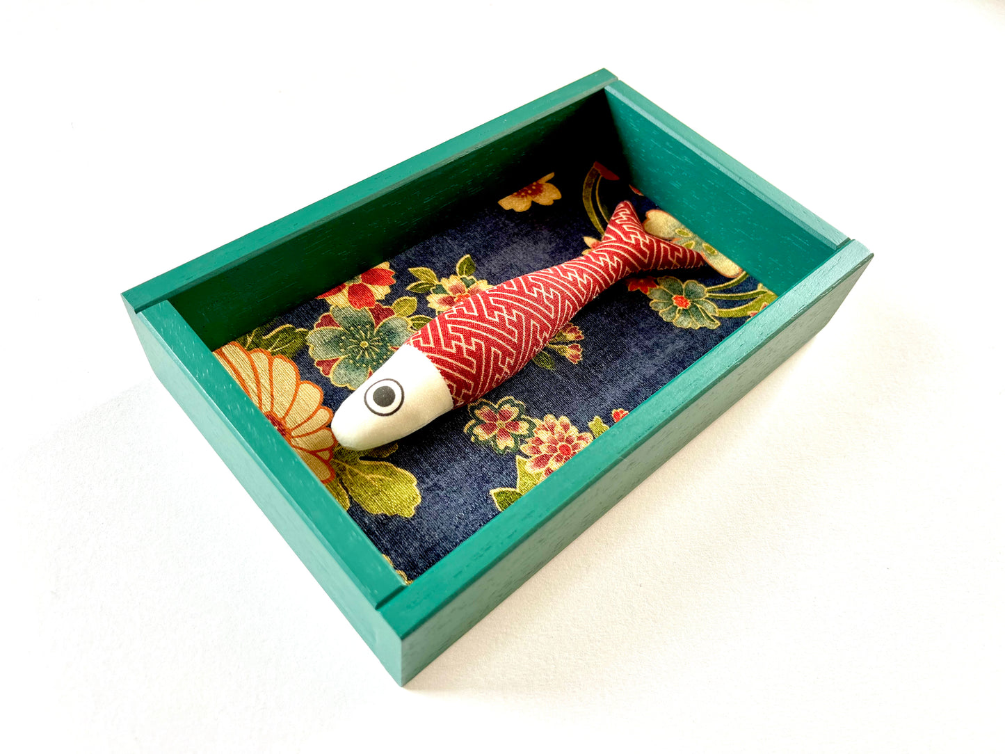 FISHBOX - pesce imbottito in cornice di legno verde mandorla
